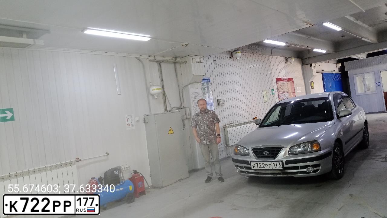 Фото автомобиля HYUNDAI ELANTRA, 2005 — госномер Е145ТХ790. Цвет: Серебристый