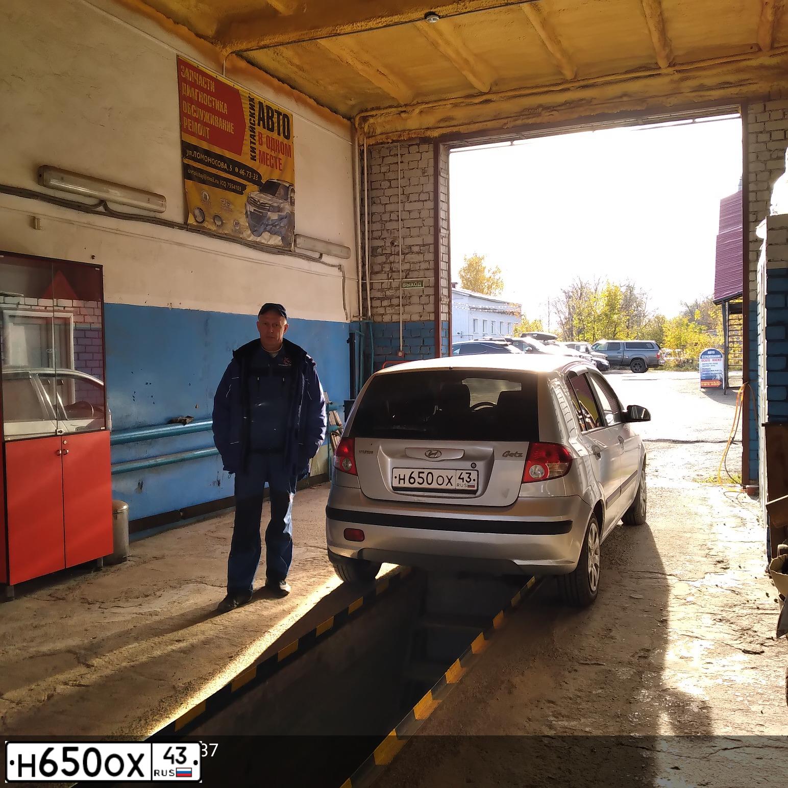 Фото автомобиля HYUNDAI GETZ, 2005 — госномер Н650ОХ43. Цвет: СВЕТЛО-СЕРЫЙ