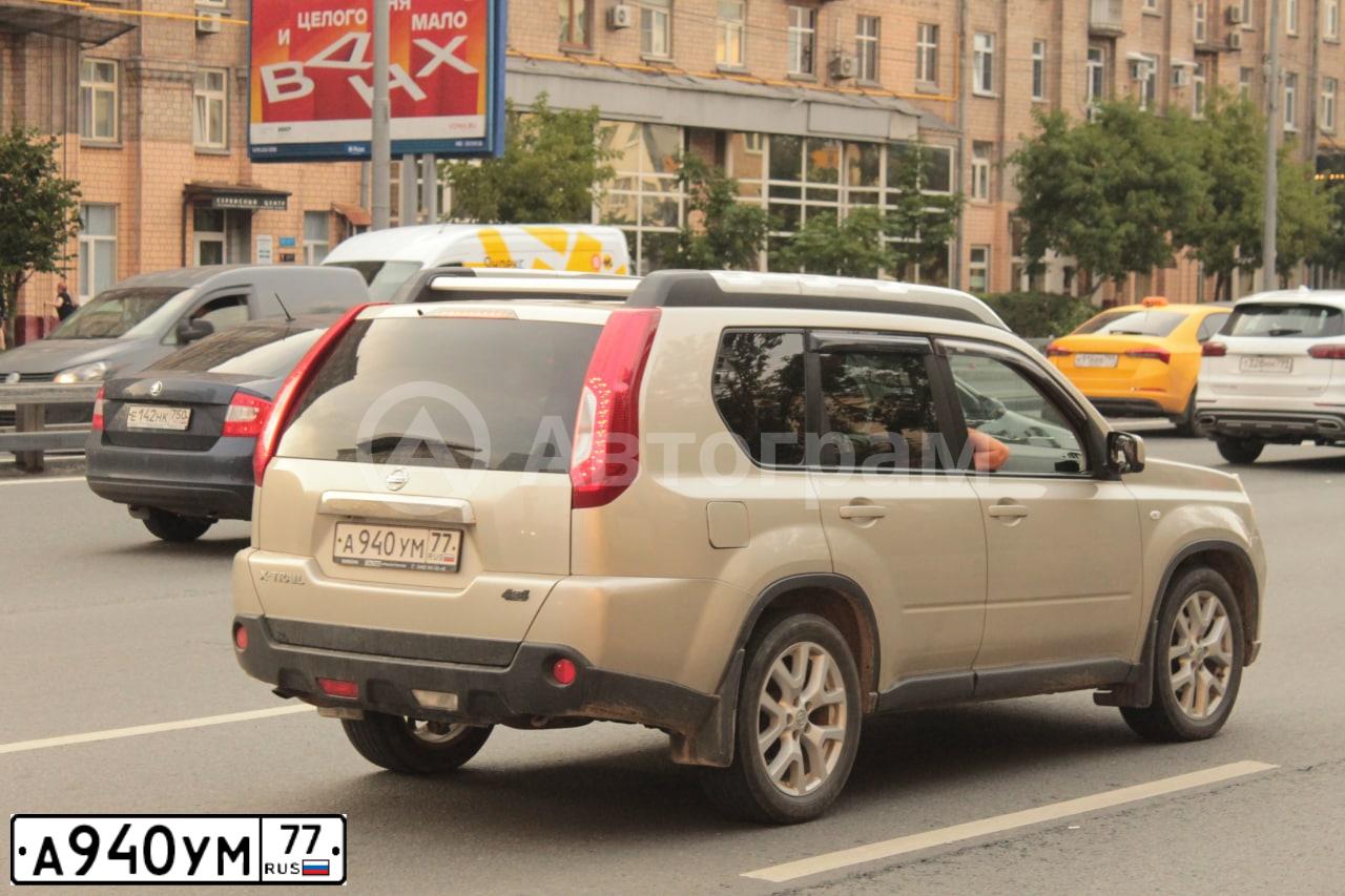Фото автомобиля VOLKSWAGEN PASSAT, 1992 — госномер А940УМ77. Цвет: Белый