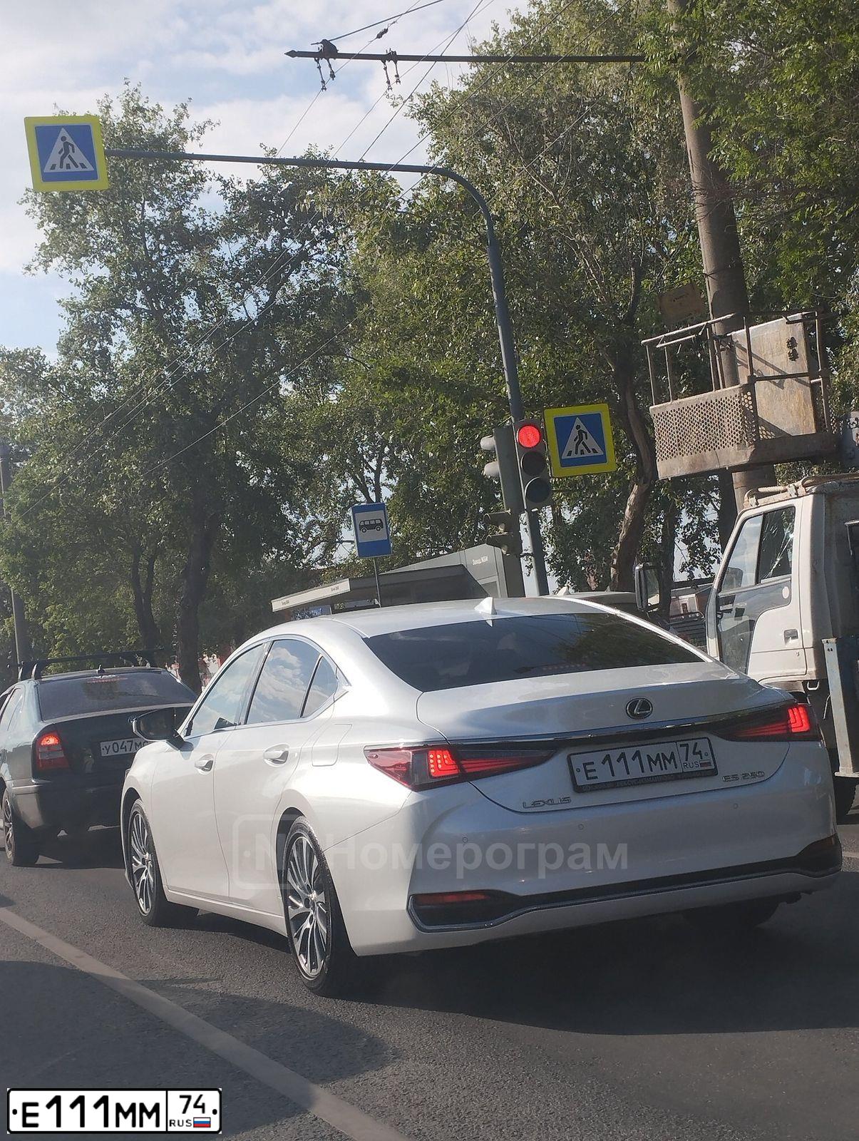 Фото автомобиля LADA 2106 LADA, 2004 — госномер Е111ММ74. Цвет: Темно-зеленый