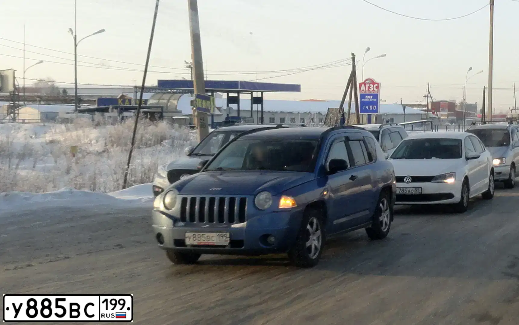 Фото автомобиля JEEP COMPASS, 2007 — госномер У885ВС199. Цвет: СВЕТЛО-СИНИЙ