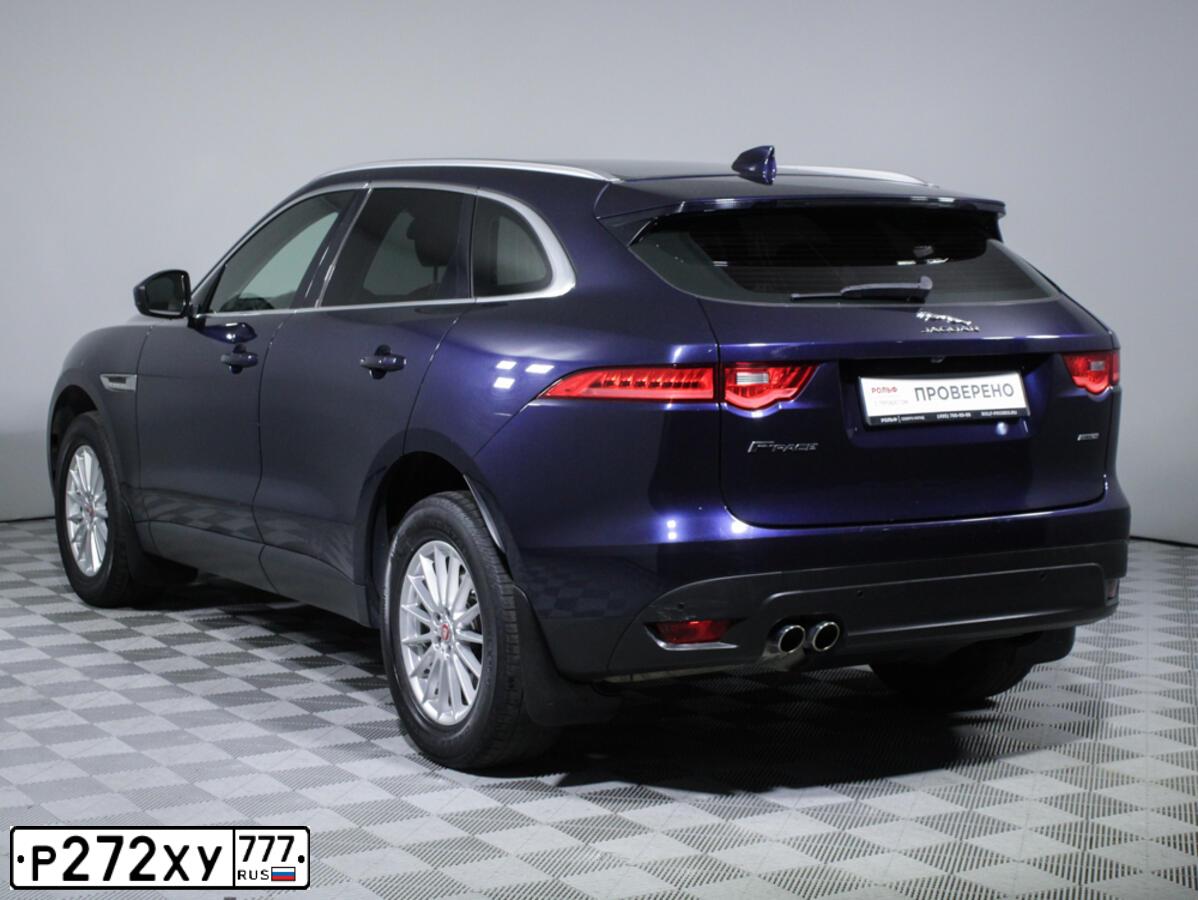 Фото автомобиля JAGUAR F-PACE, 2017 — госномер Р997ВХ977. Цвет: Темно-синий