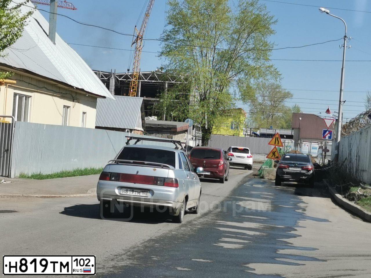 Фото автомобиля LADA 2110, 2004 — госномер Е651СА702. Цвет: Светло-Серебристый металлик