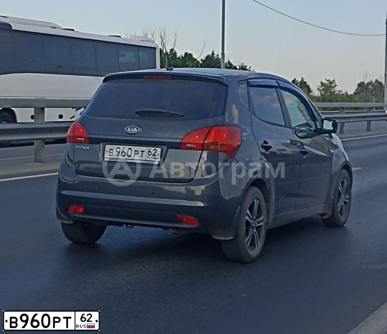 Фото автомобиля KIA VENGA, 2012 — госномер В960РТ62. Цвет: СЕРЫЙ