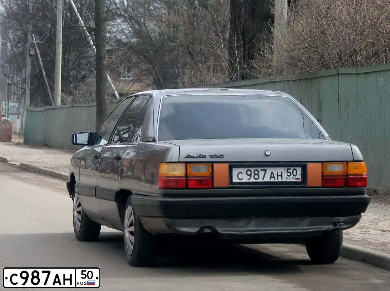 Фото автомобиля AUDI 100, 1987 — госномер Т404ТЕ62. Цвет: СЕРЫЙ