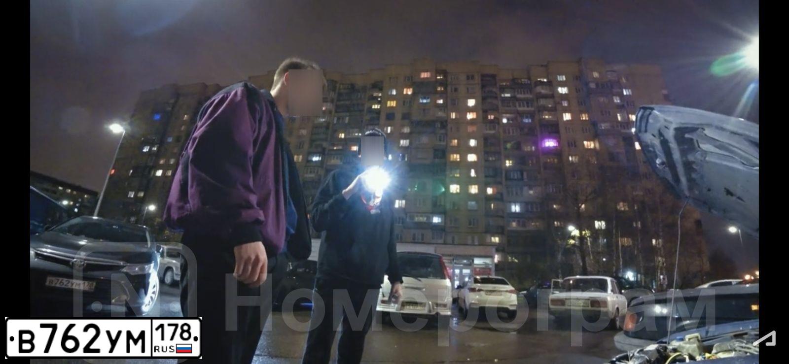Фото автомобиля TOYOTA CAMRY, 2014 — госномер В762УМ178. Цвет: ЧЕРНЫЙ МЕТАЛЛИК