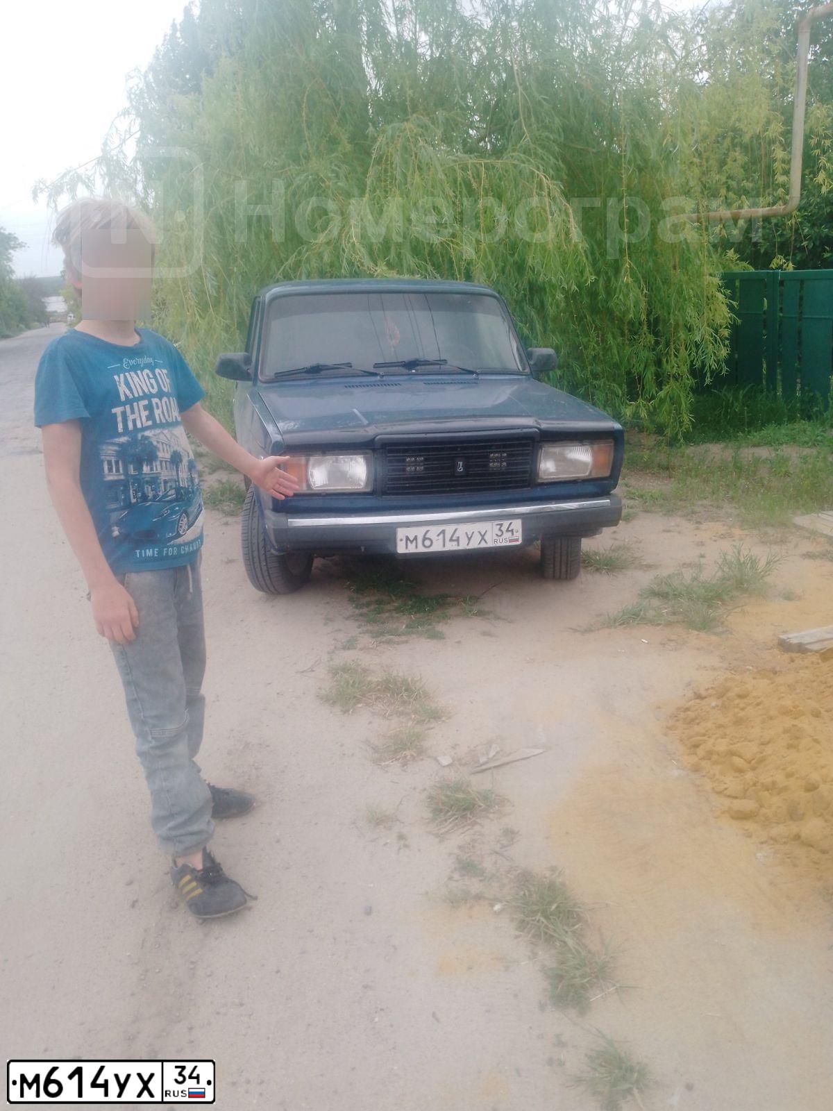 Фото автомобиля LADA 2107 LADA, 2008 — госномер М614УХ34. Цвет: СИНЕ ЗЕЛЕНЫЙ