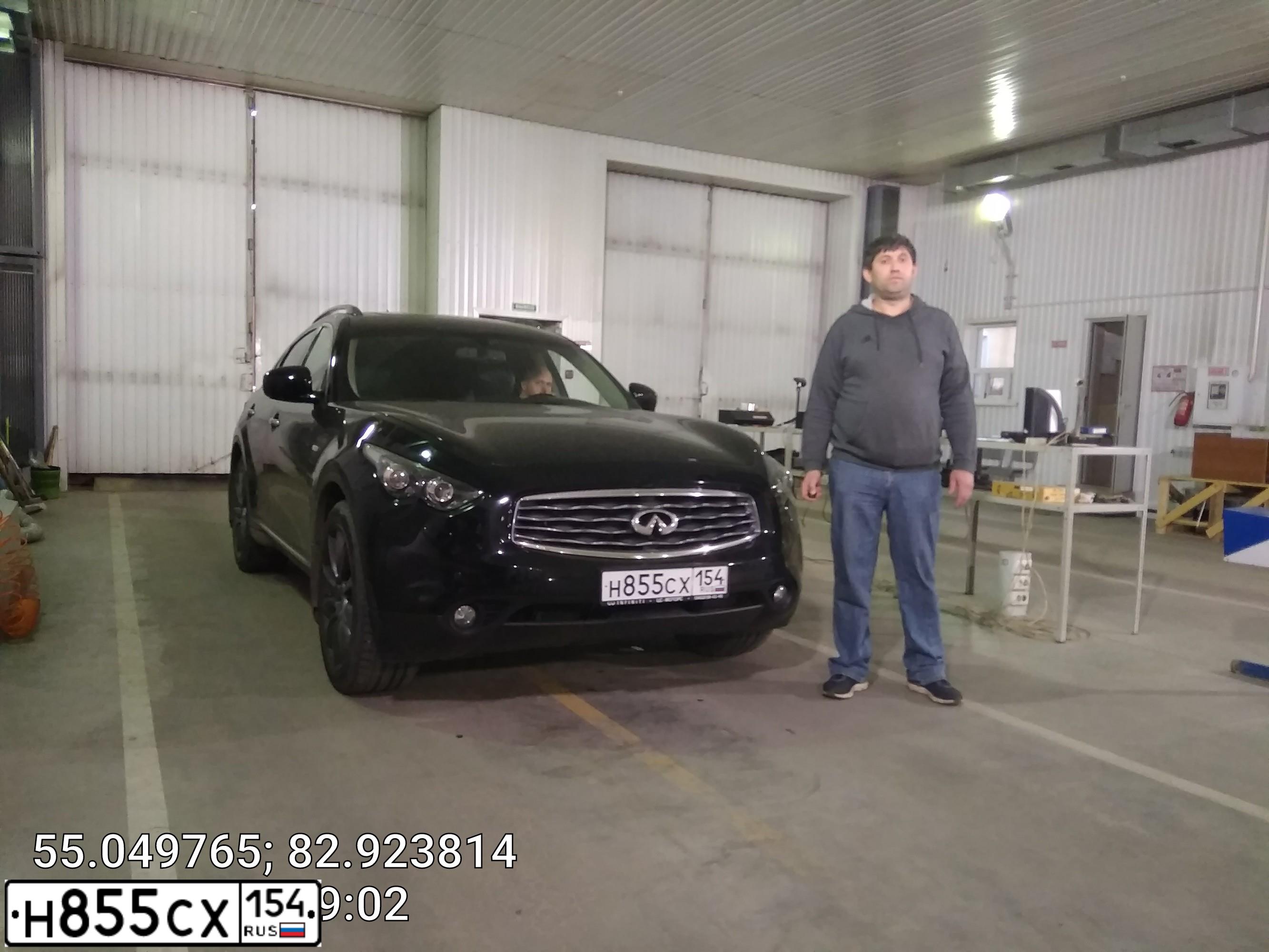 Фото автомобиля INFINITI QX70 /FX/, 2010 — госномер Е777РМ154. Цвет: ЧЕРНЫЙ