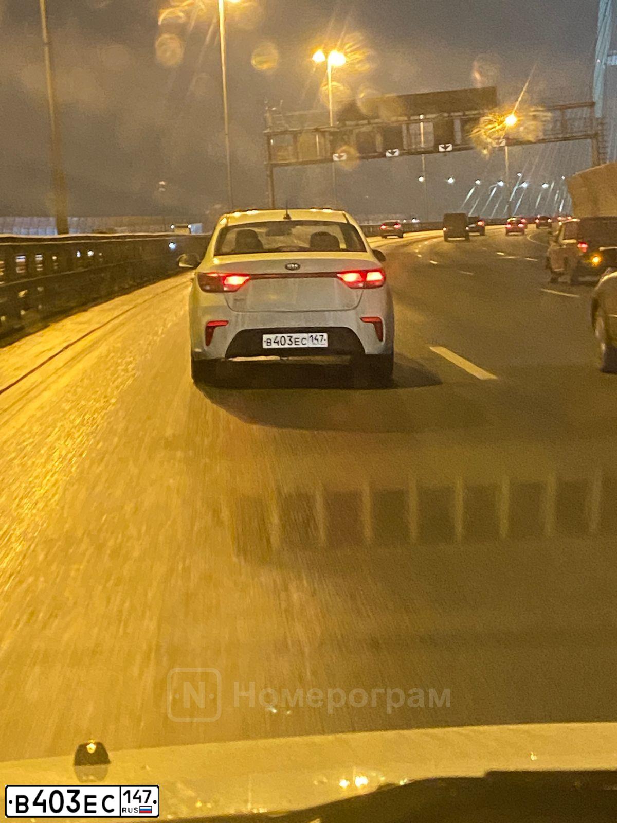 Фото автомобиля KIA RIO, 2020 — госномер В403ЕС147. Цвет: Белый