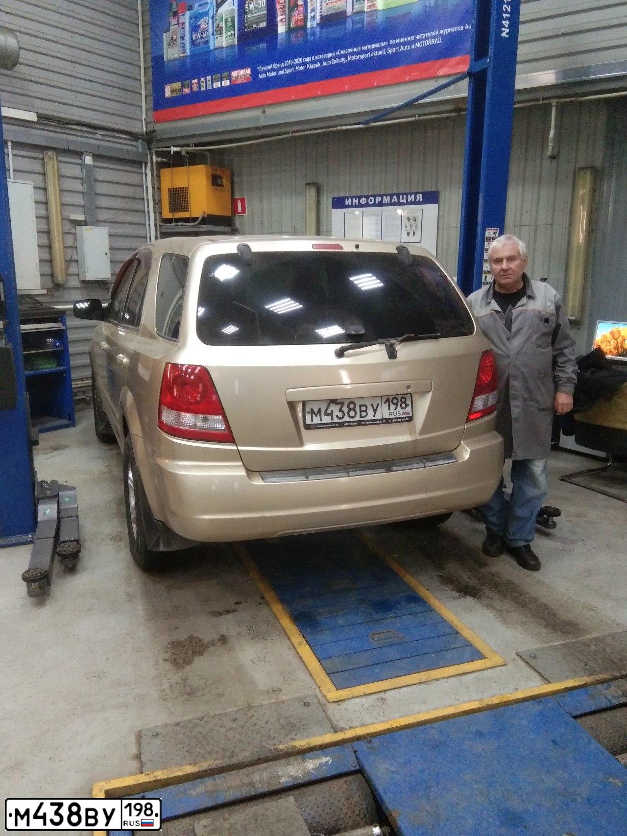 Фото автомобиля KIA SORENTO, 2002 — госномер Н397ЕР51. Цвет: ЗОЛОТИСТЫЙ