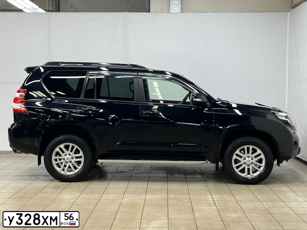 Фото автомобиля TOYOTA LANDCRUISER, 2015 — госномер Р761АЕ154. Цвет: ЧЕРНЫЙ