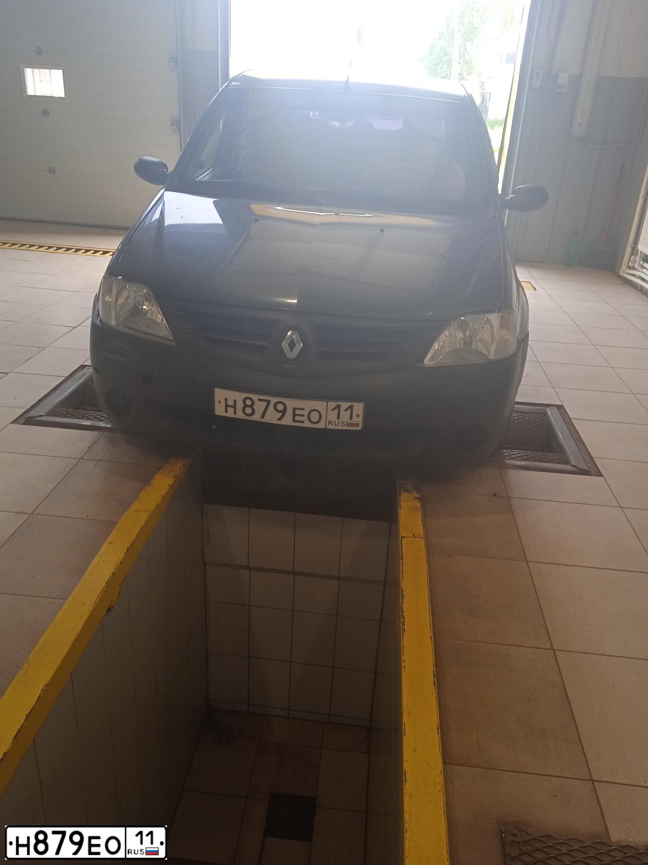 Фото автомобиля RENAULT LOGAN, 2007 — госномер Н879ЕО11. Цвет: ТЕМНО-СЕРЫЙ