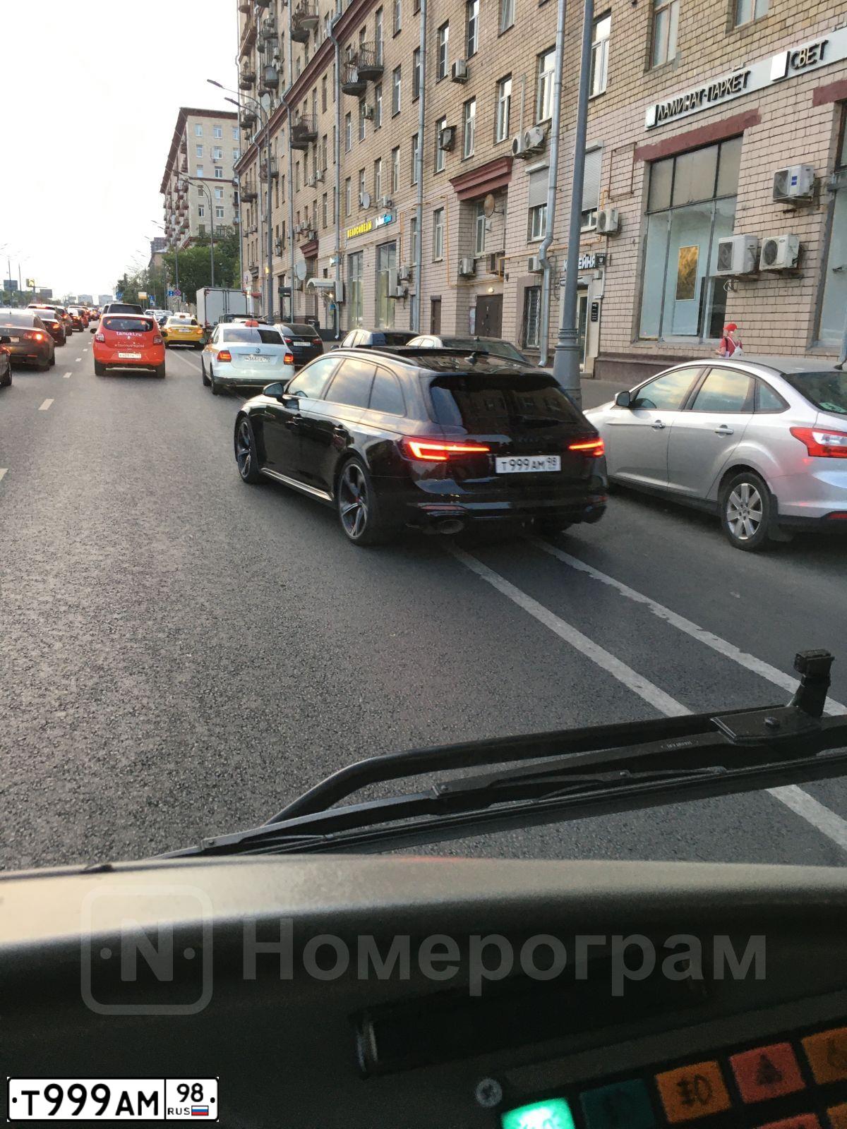 Фото автомобиля VOLKSWAGEN GOLF, 2018 — госномер Т999АМ98. Цвет: ГОРЧИЧНЫЙ