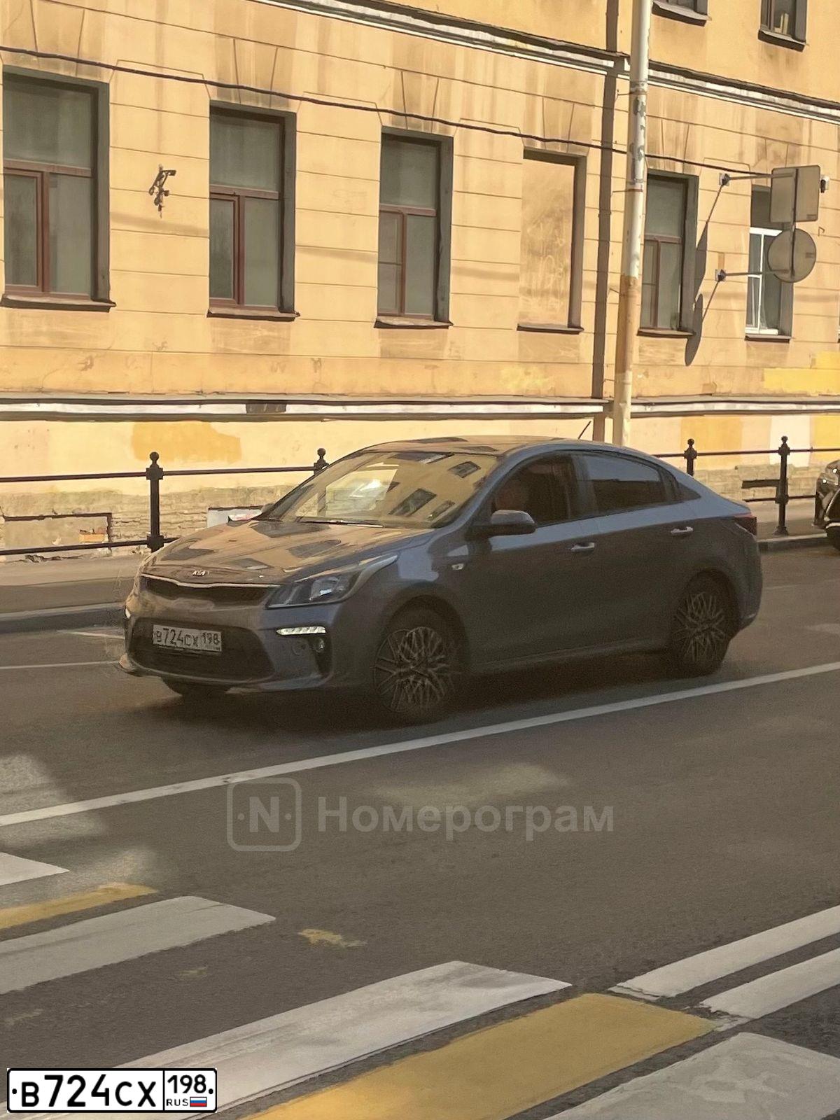 Фото автомобиля KIA RIO, 2019 — госномер В724СХ198. Цвет: Серый