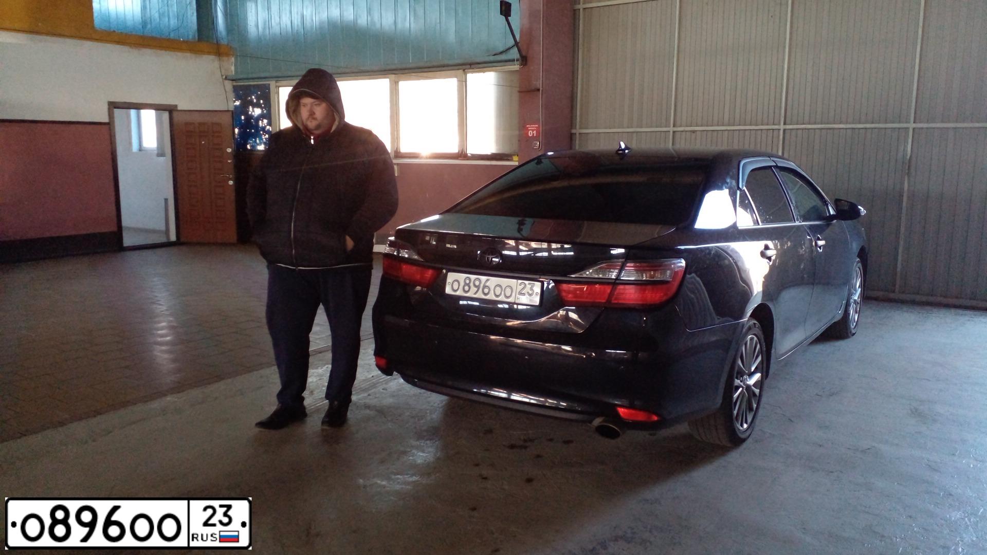 Фото автомобиля TOYOTA CAMRY, 2016 — госномер О896ОО23. Цвет: ЧЕРНЫЙ МЕТАЛЛИК