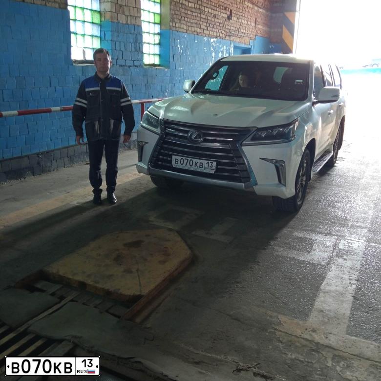 Фото автомобиля LEXUS LX, 2019 — госномер В070КВ13. Цвет: Белый