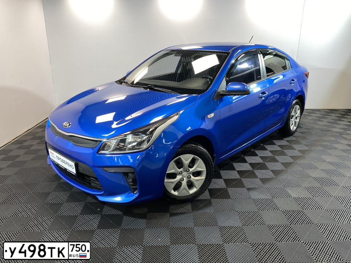 Фото автомобиля KIA RIO, 2018 — госномер О748ХТ799. Цвет: синий