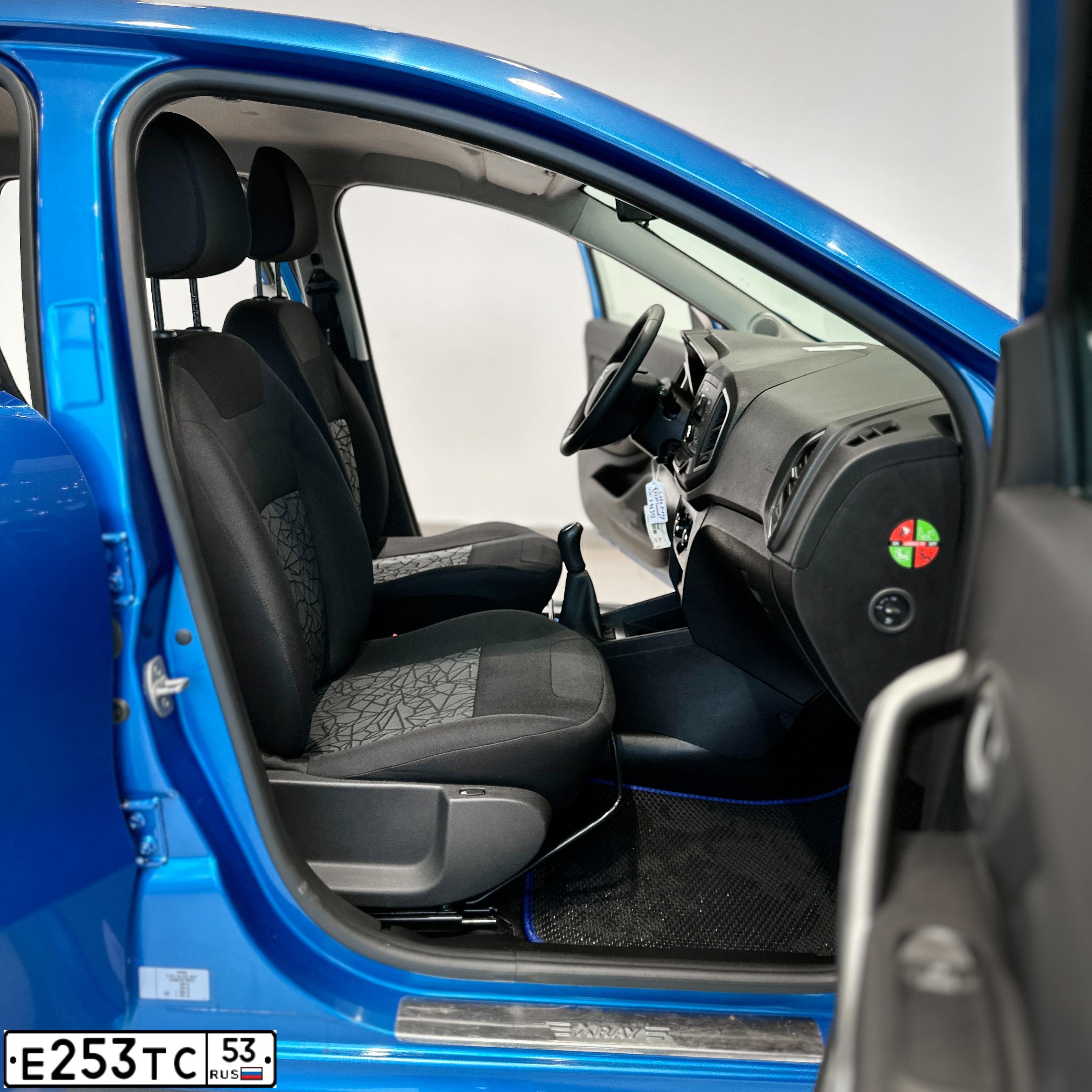 Фото автомобиля LADA XRAY, 2020 — госномер Е253ТС53. Цвет: синий