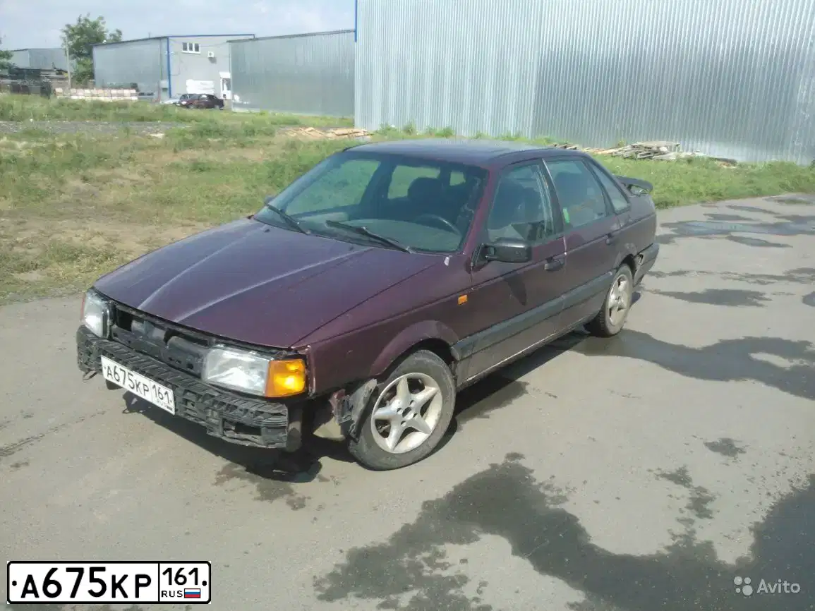 Фото автомобиля VOLKSWAGEN PASSAT, 1989 — госномер А675КР161. Цвет: ВИШНЕВЫЙ