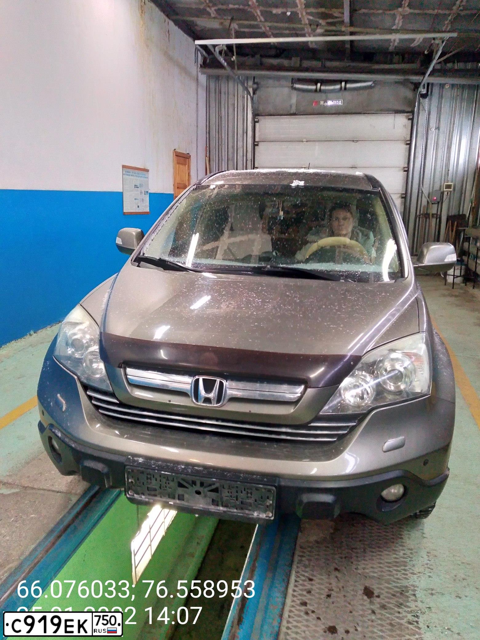 Фото автомобиля HONDA CR-V, 2008 — госномер Р666ЕЕ89. Цвет: СЕРЫЙ