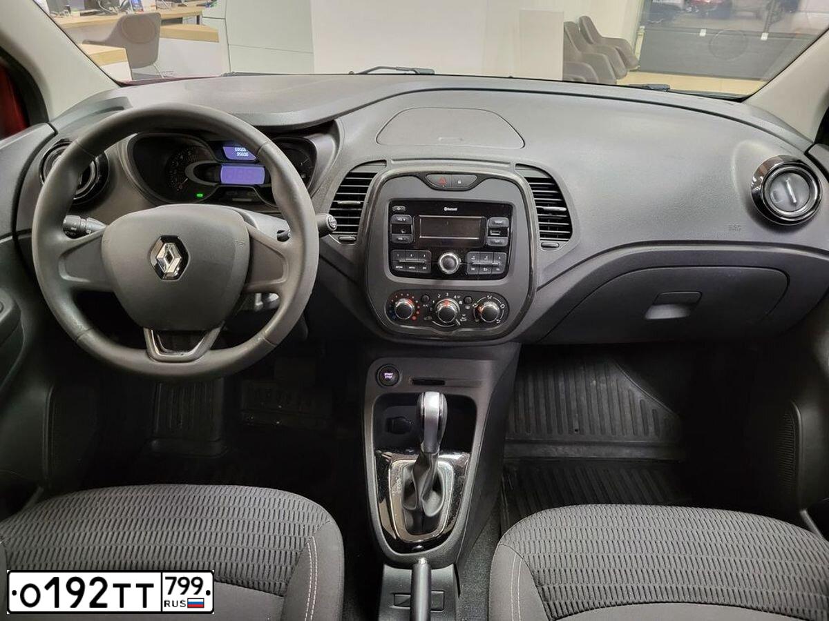 Фото автомобиля RENAULT KAPTUR, 2020 — госномер Е292МН790. Цвет: Красный