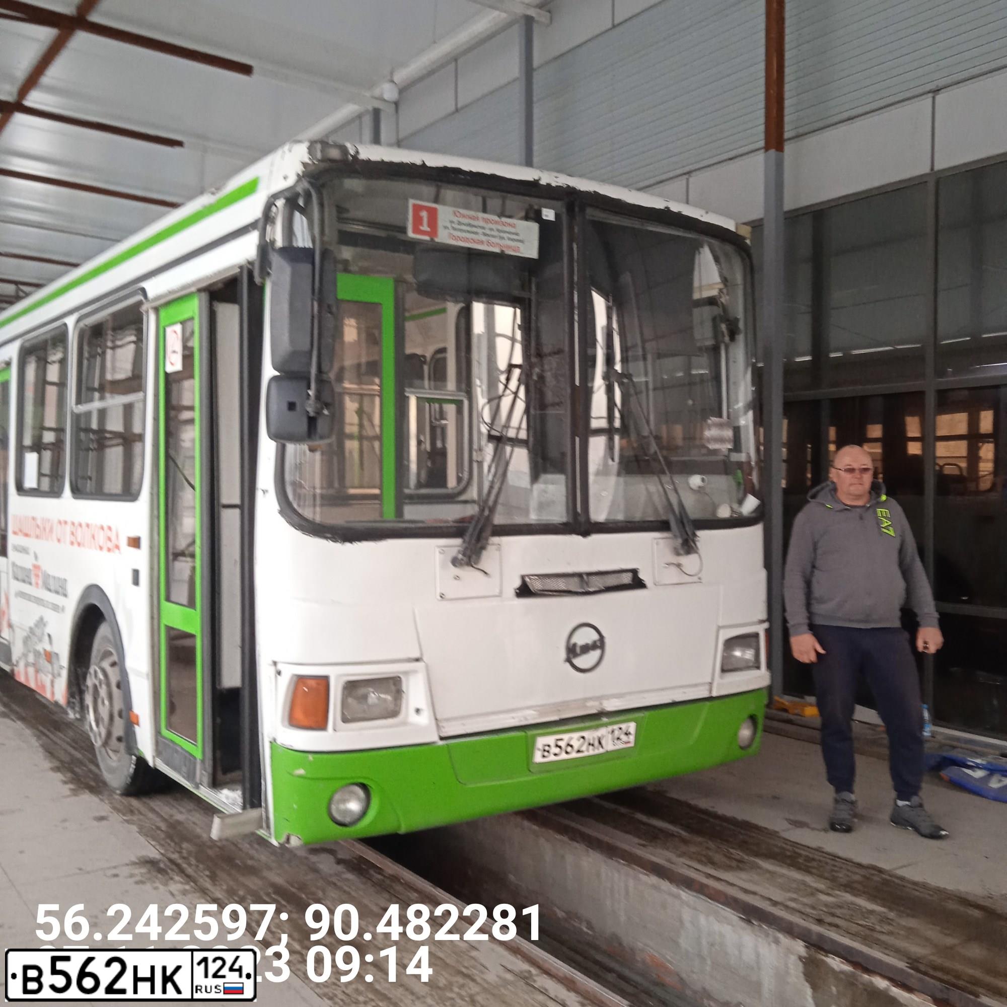 Фото автомобиля LIAZ 5256, 2006 — госномер В562НК124. Цвет: Белый
