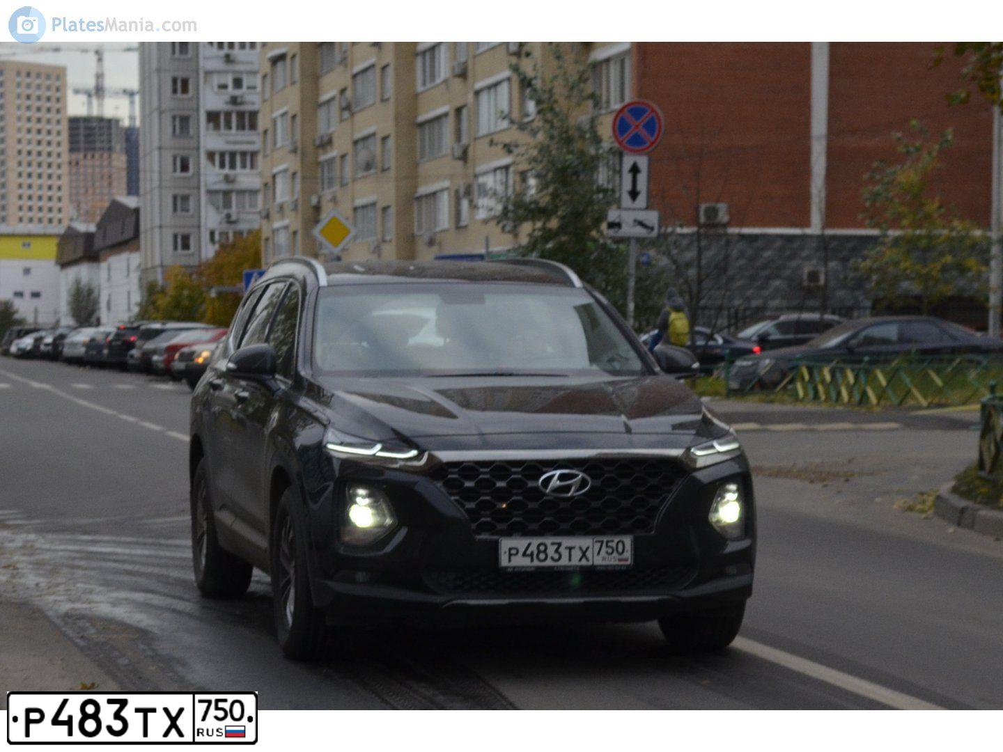Фото автомобиля HYUNDAI SANTA FE, 2019 — госномер Р483ТХ750. Цвет: ЧЕРНЫЙ
