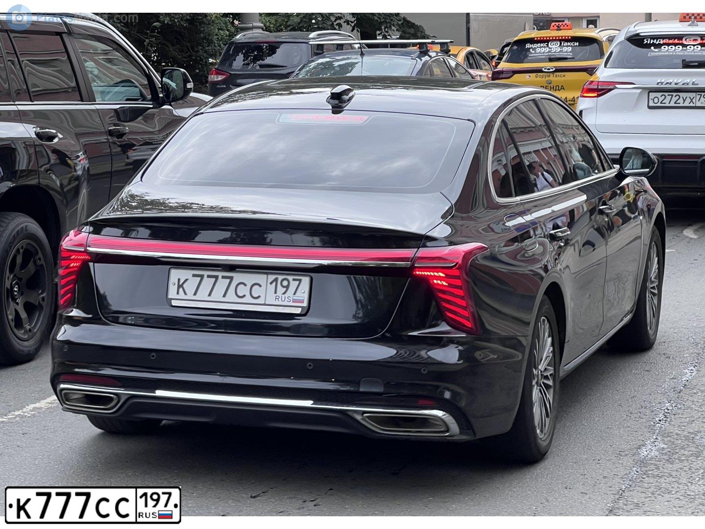 Фото автомобиля SKODA OCTAVIA, 2012 — госномер Е030МА32. Цвет: СЕРЕБРИСТЫЙ