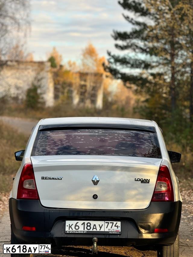 Фото автомобиля RENAULT LOGAN, 2011 — госномер К618АУ774. Цвет: Белый
