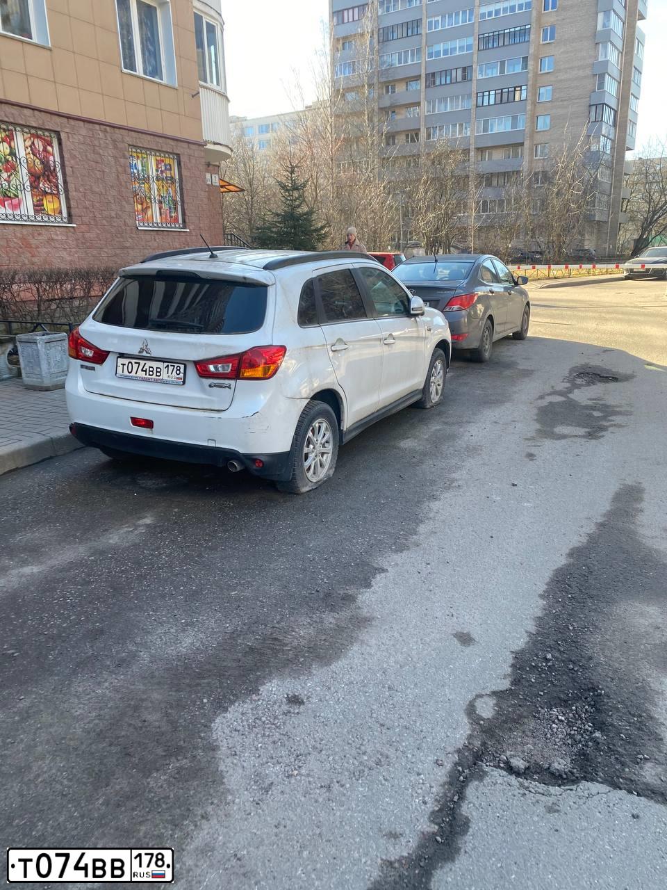 Фото автомобиля MITSUBISHI ASX, 2014 — госномер Т074ВВ178. Цвет: БЕЛЫЙ