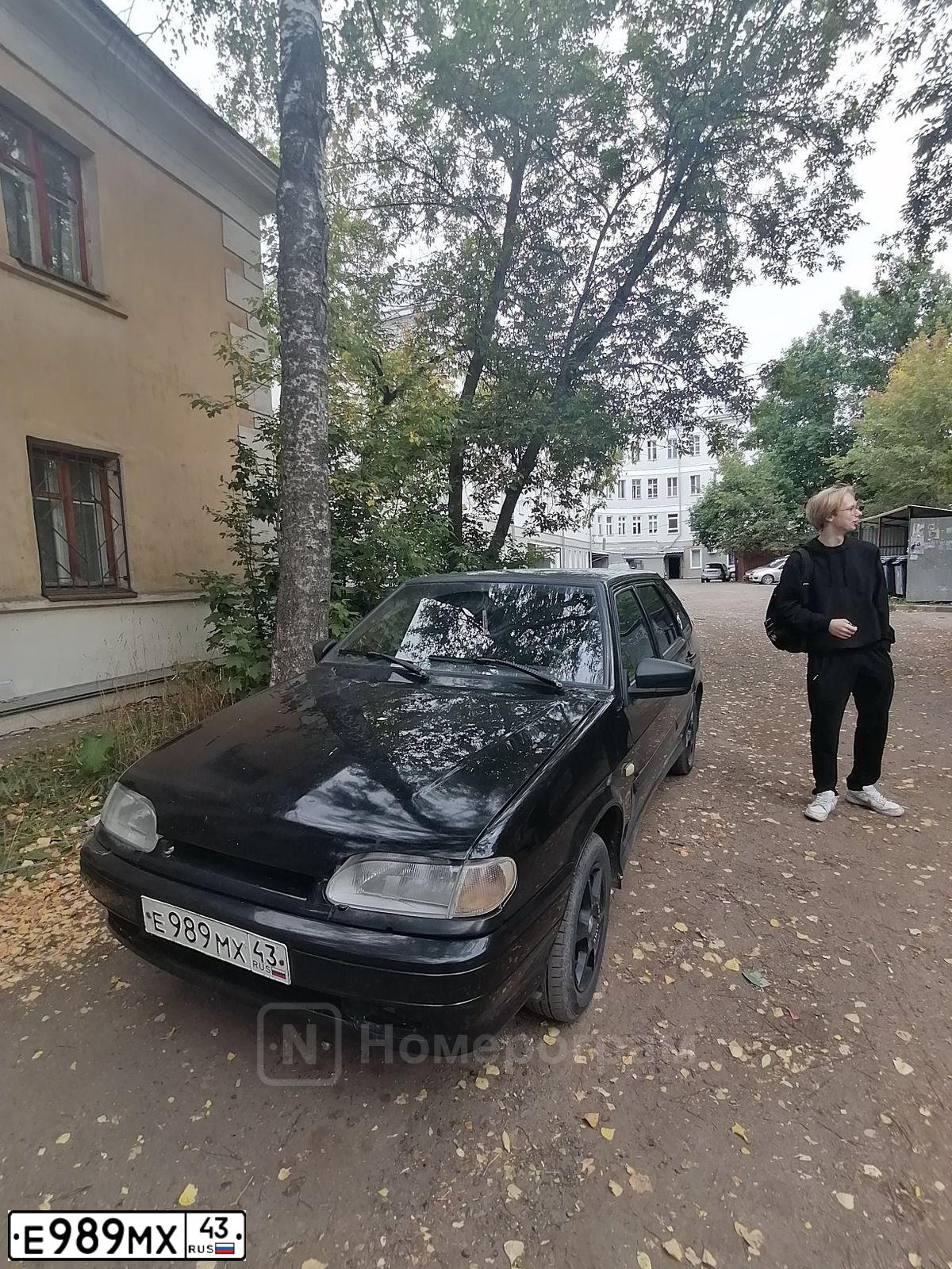 Фото автомобиля LADA 2114 SAMARA, 2008 — госномер Е989МХ43. Цвет: Темно-зеленый