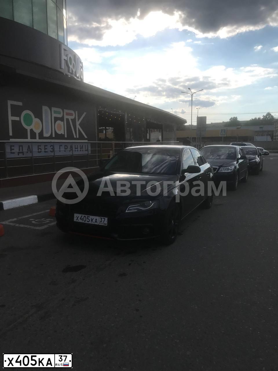 Фото автомобиля AUDI A4, 2010 — госномер У317МА44. Цвет: ЧЕРНЫЙ