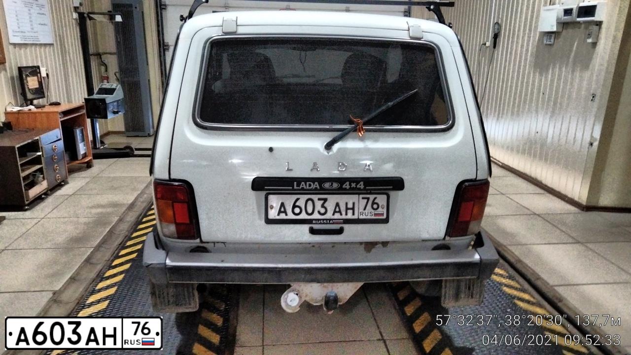 Фото автомобиля LADA 2121 NIVA, 2011 — госномер А603АН76. Цвет: ЯРКО-БЕЛЫЙ