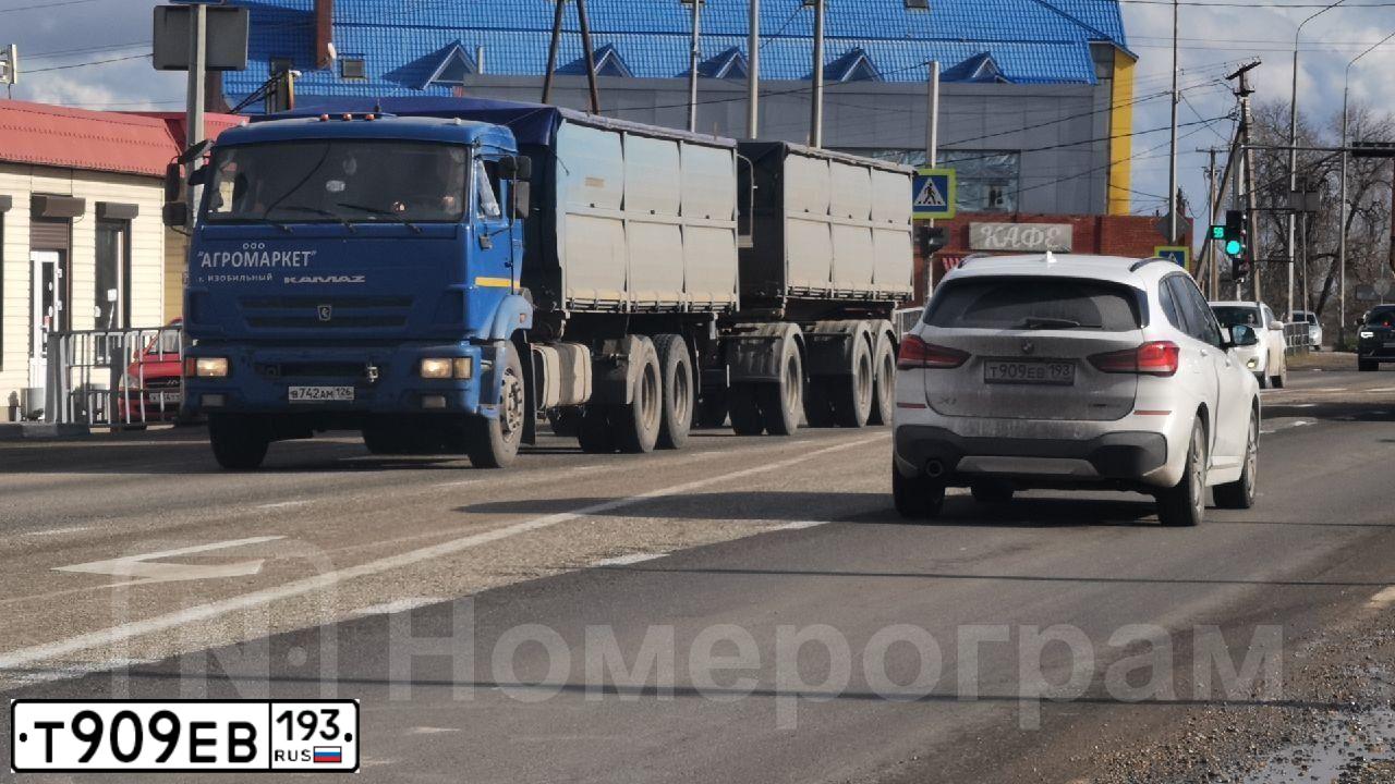 Фото автомобиля BMW X1 XDRIVE18D 11АD, 2022 — госномер Т909ЕВ193. Цвет: Белый