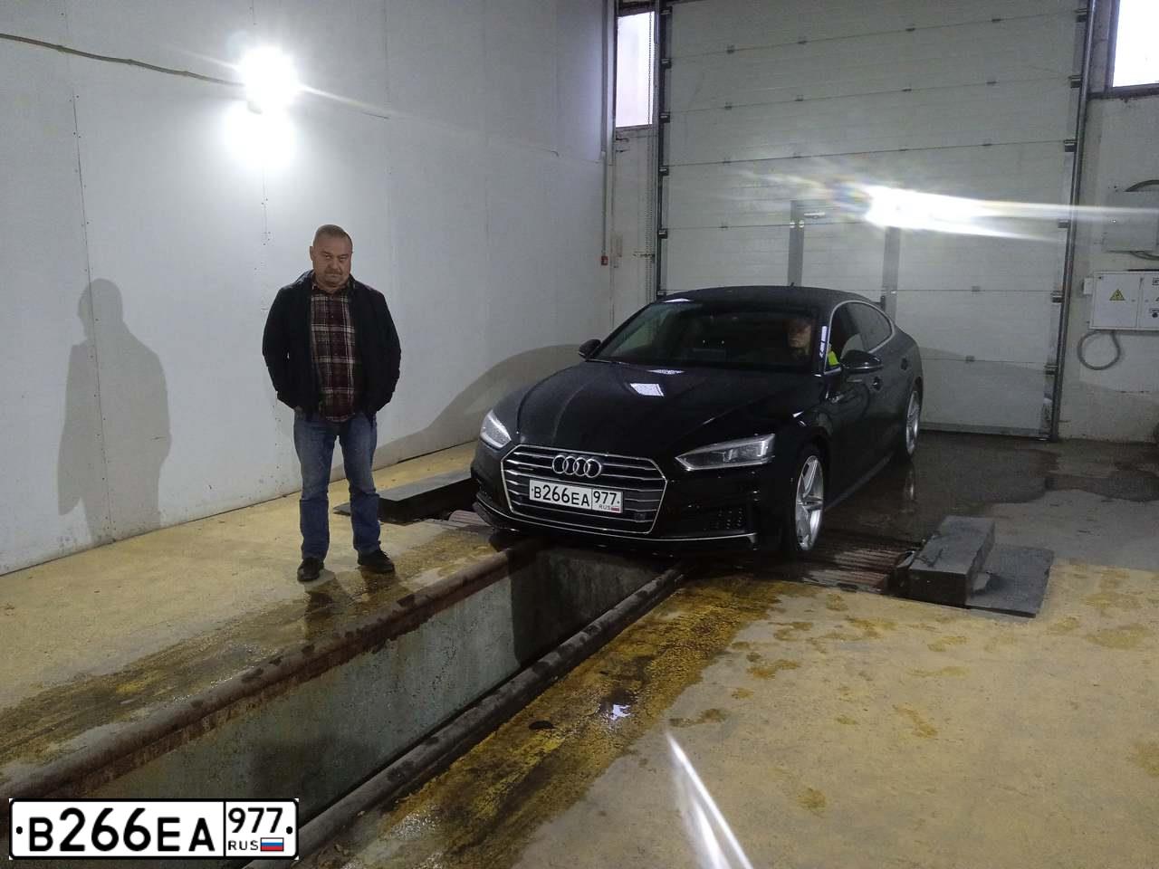 Фото автомобиля AUDI A5, 2019 — госномер В266ЕА977. Цвет: ЧЕРНЫЙ