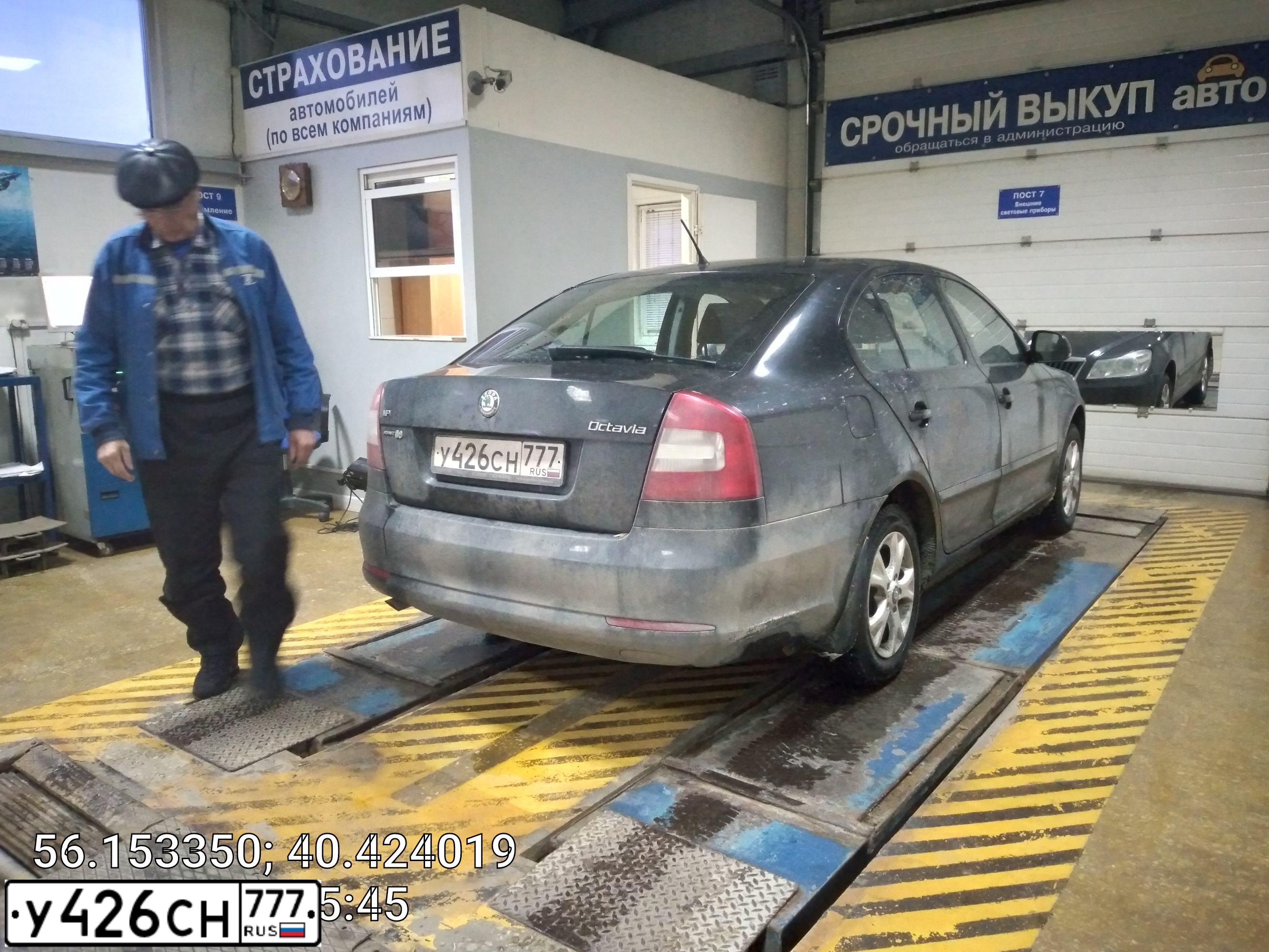 Фото автомобиля SKODA OCTAVIA, 2010 — госномер М825УР33. Цвет: ЧЕРНЫЙ
