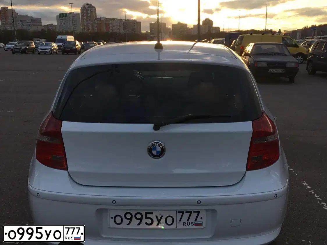 Фото автомобиля BMW SERIE 1, 2011 — госномер О995УО777. Цвет: БЕЛЫЙ