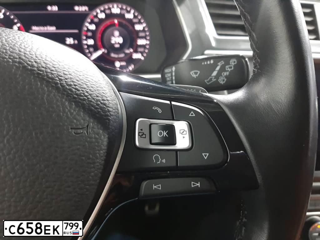 Фото автомобиля VOLKSWAGEN TIGUAN, 2018 — госномер Н953АЕ184. Цвет: Серебристый
