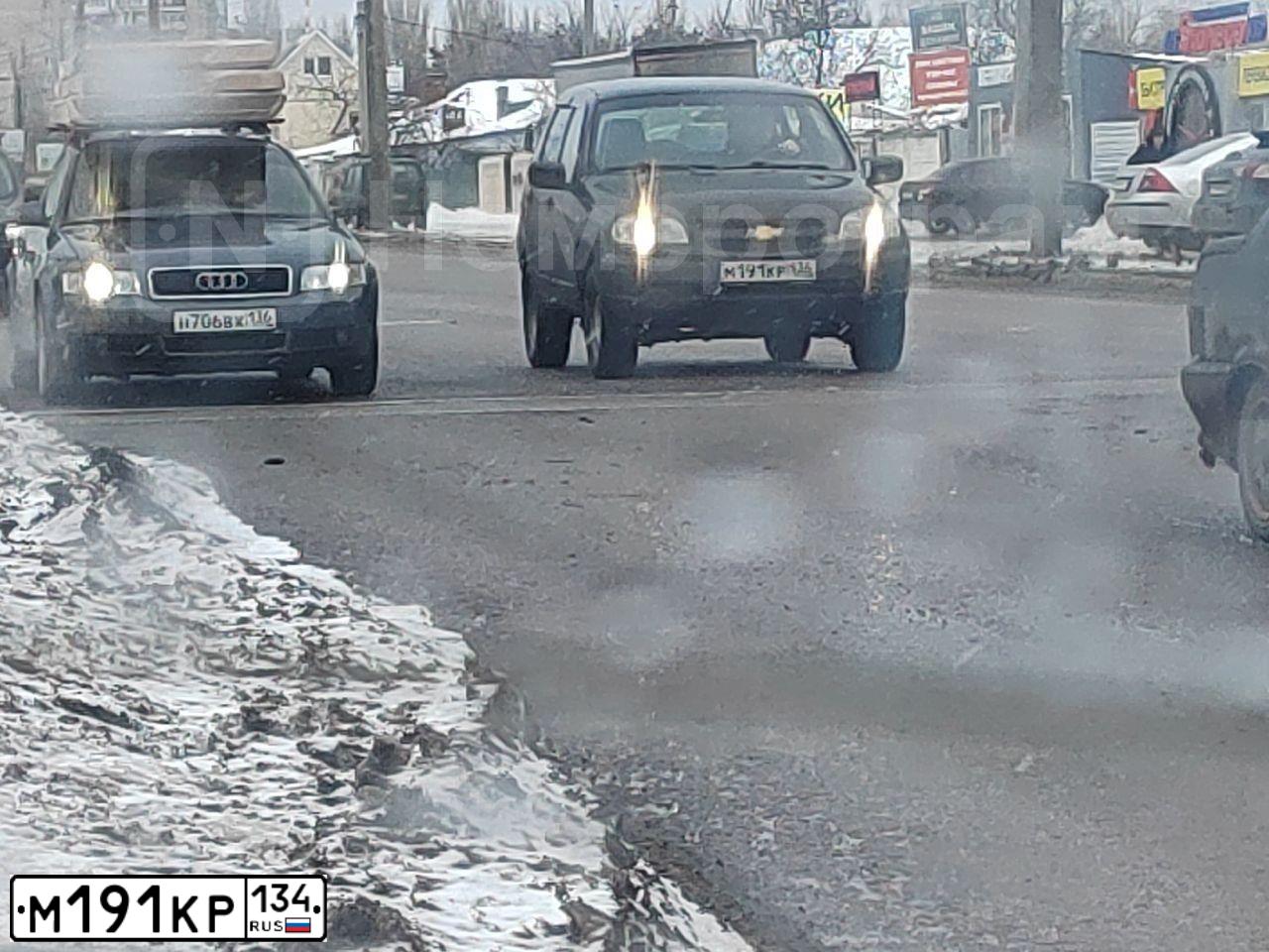 Фото автомобиля BMW SERIE 3, 2010 — госномер К222ЕХ134. Цвет: КРАСНЫЙ МЕТАЛЛИК