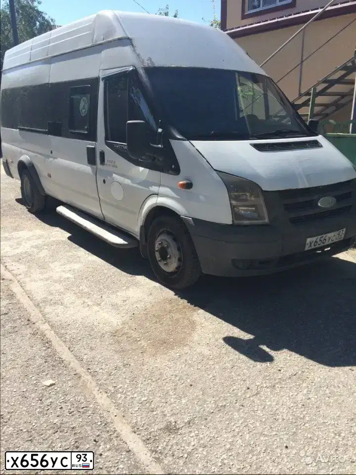 Фото автомобиля FORD TRANSIT, 2006 — госномер М575КС26. Цвет: БЕЛЫЙ