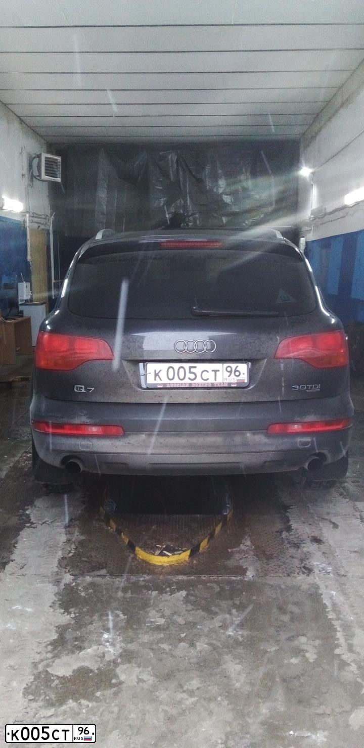 Фото автомобиля AUDI Q7, 2008 — госномер Т568НЕ196. Цвет: ЧЕРНЫЙ