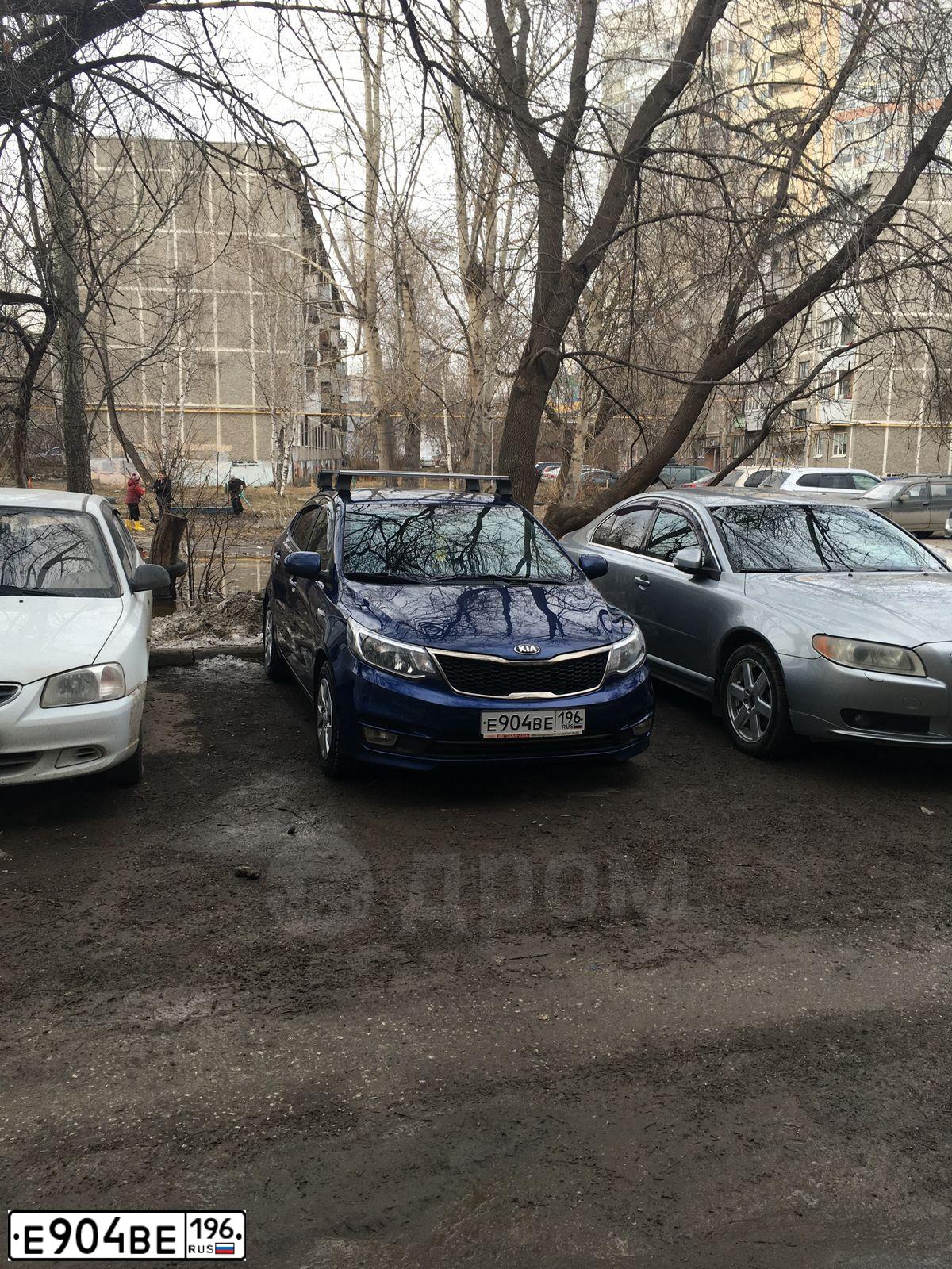 Фото автомобиля KIA RIO, 2016 — госномер О629МР196. Цвет: синий
