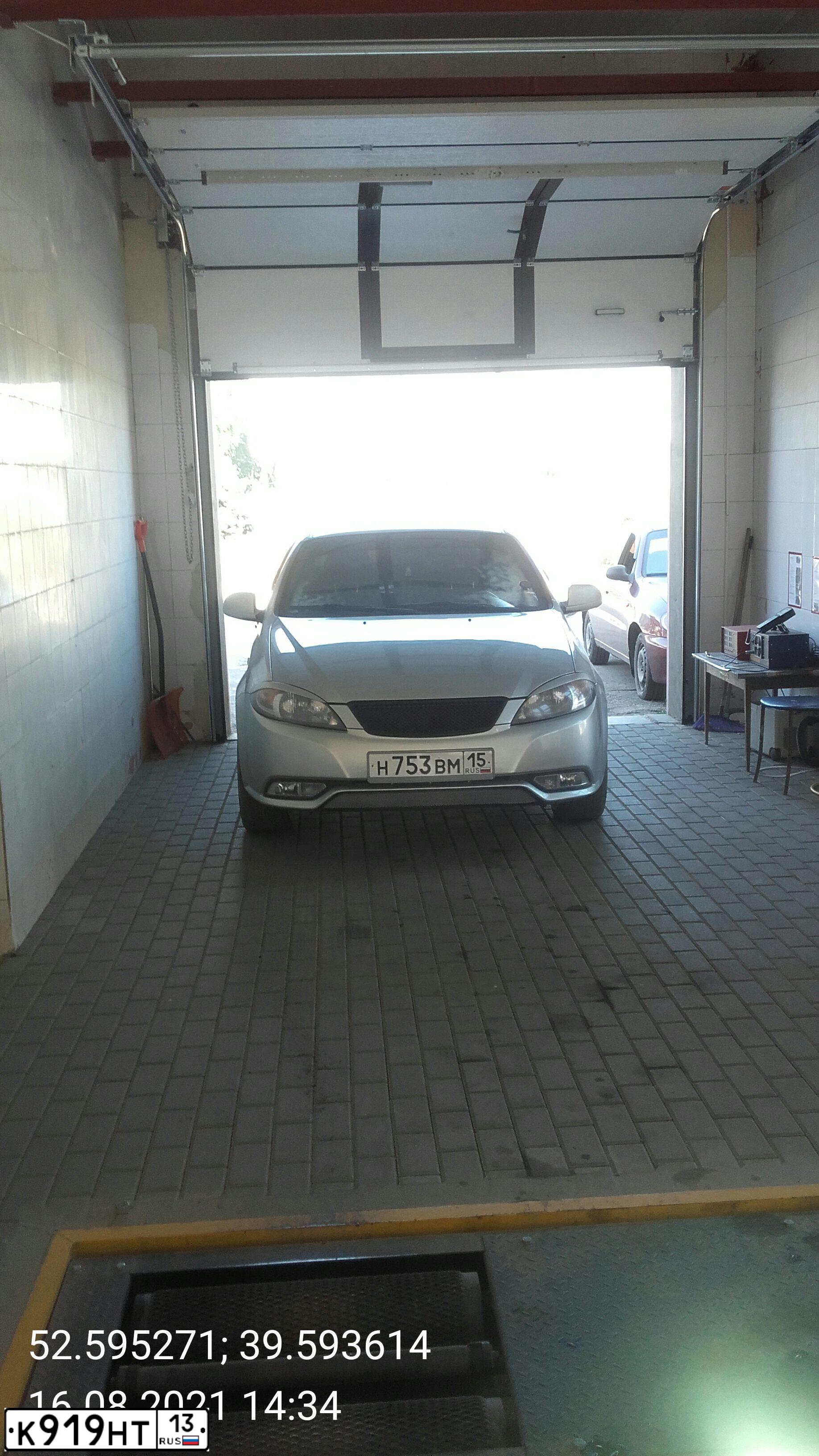 Фото автомобиля DAEWOO GENTRA, 2013 — госномер С225ОА178. Цвет: БЕЛО-ДЫМЧАТЫЙ