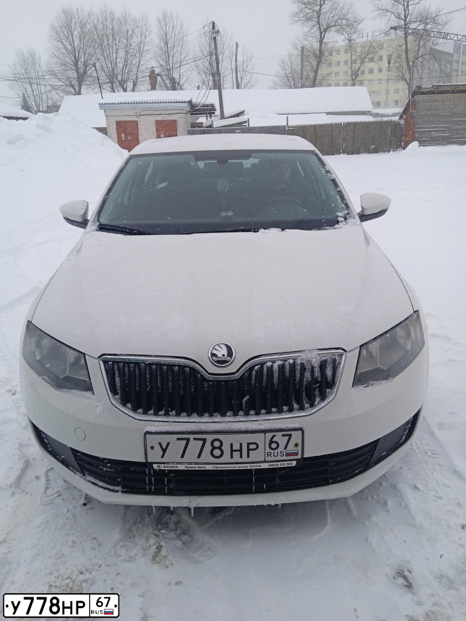 Фото автомобиля SKODA OCTAVIA, 2014 — госномер О867СМ32. Цвет: Белый