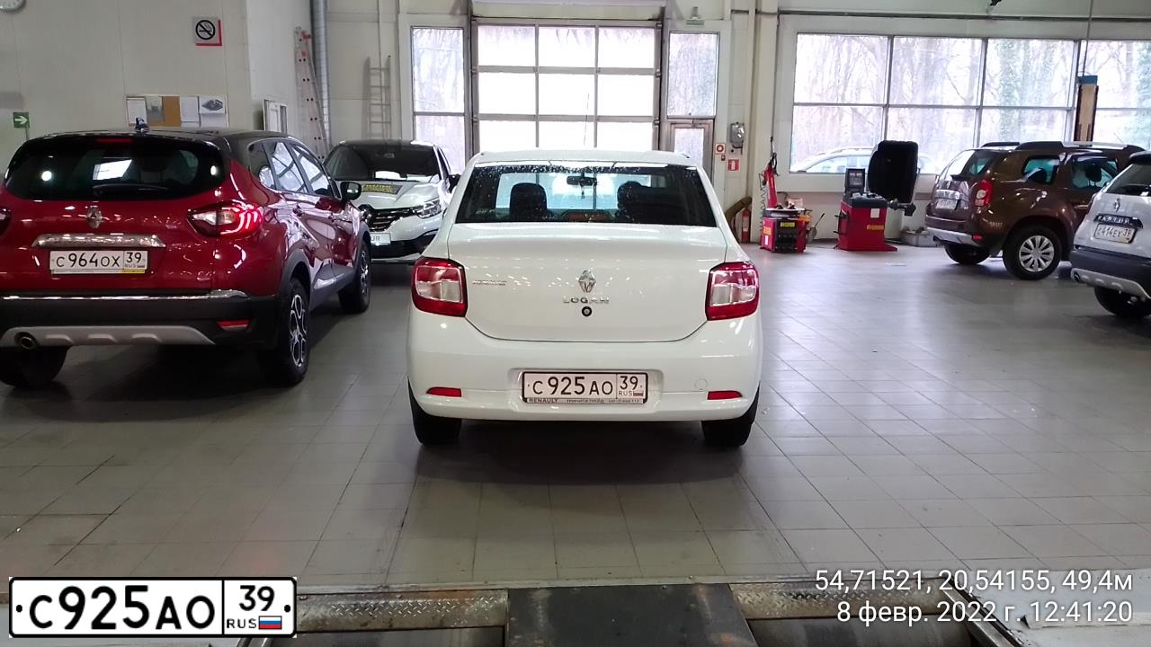 Фото автомобиля RENAULT LOGAN, 2017 — госномер С925АО39. Цвет: БЕЛЫЙ