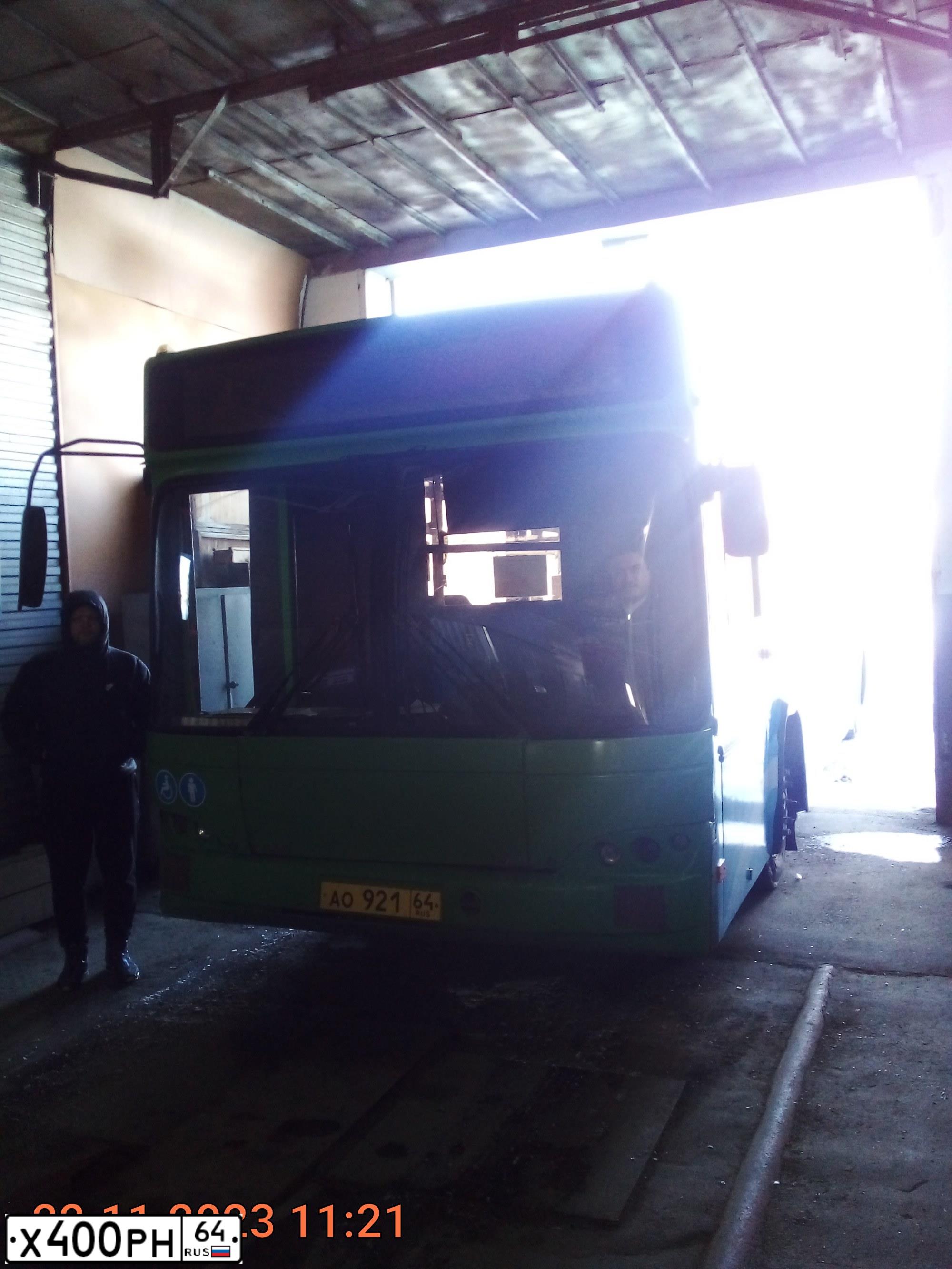 Фото автомобиля MAZ 103, 2012 — госномер Х400РН64. Цвет: ЗЕЛЕНЫЙ