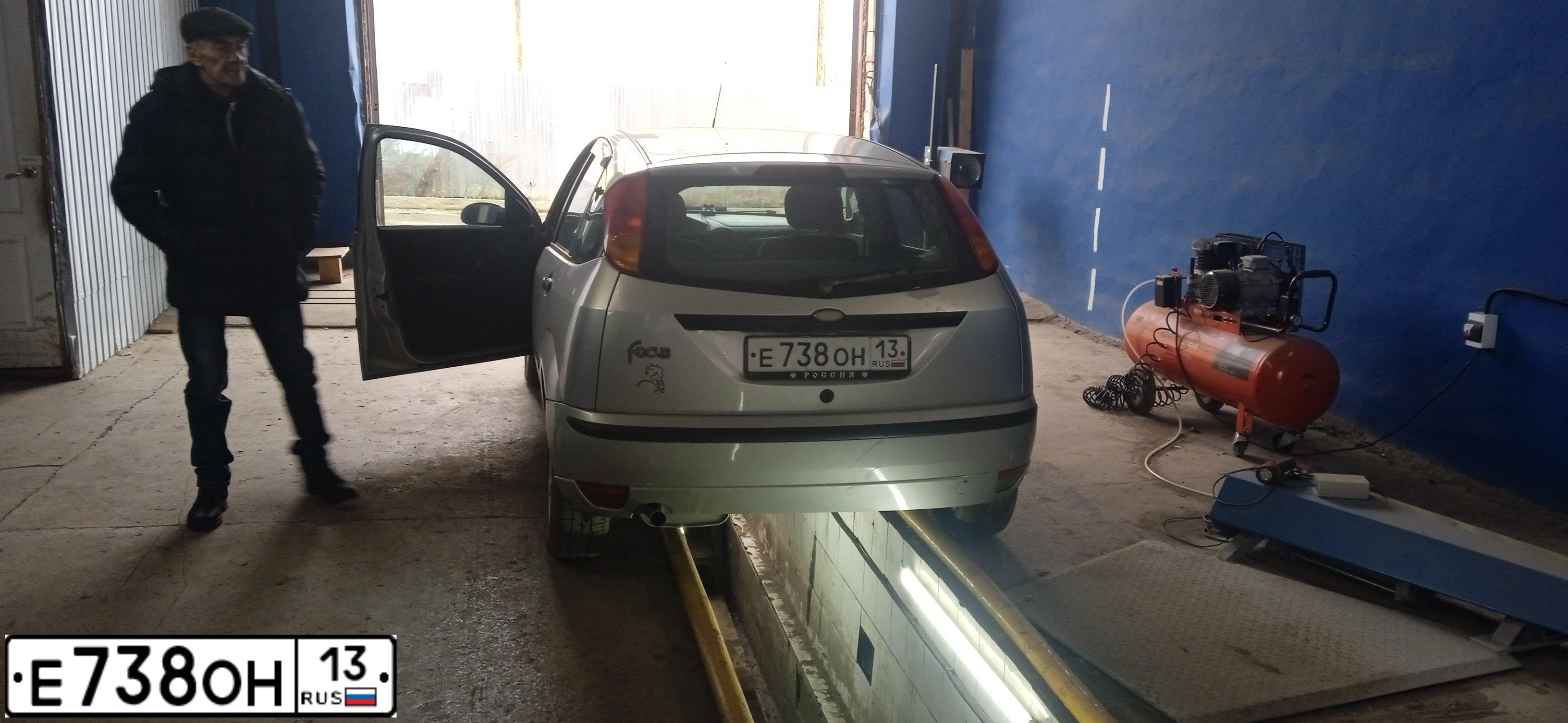 Фото автомобиля FORD FOCUS, 2003 — госномер М975ОХ13. Цвет: Серебристый