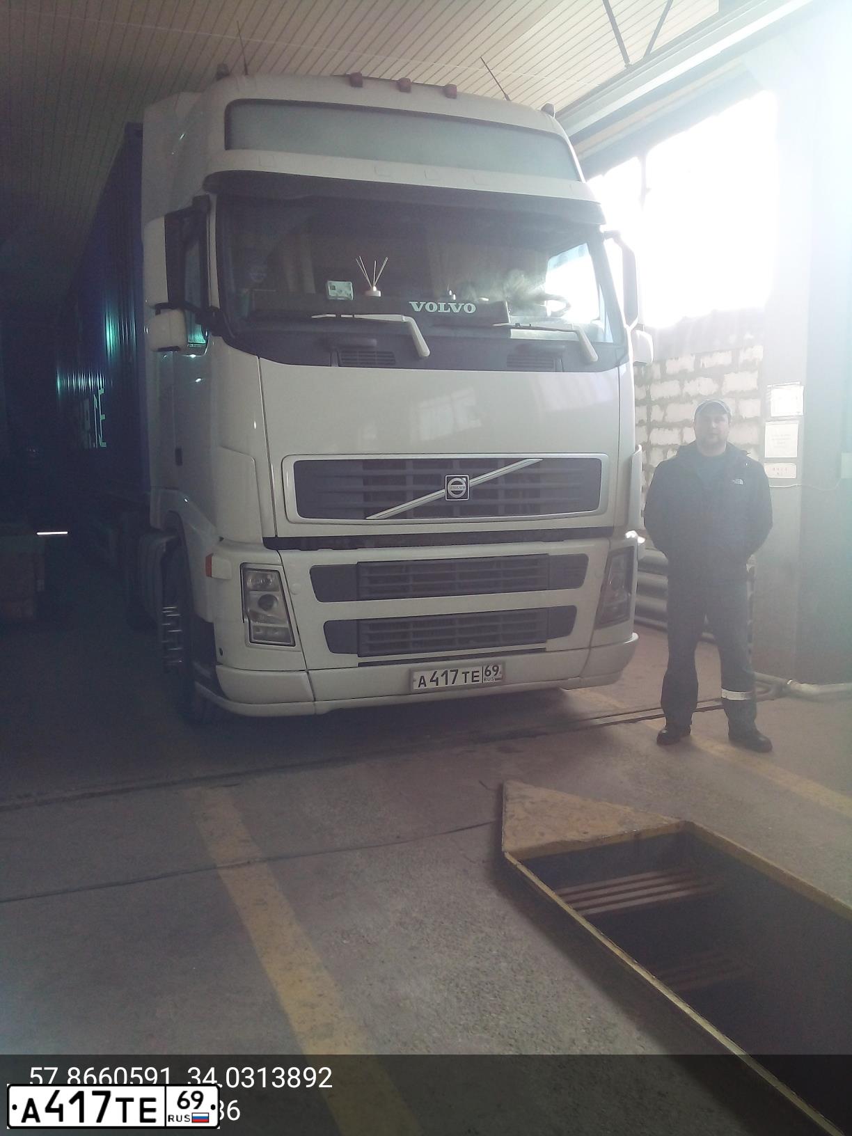 Фото автомобиля VOLVO FH 4Х2Т, 2007 — госномер А417ТЕ69. Цвет: Белый