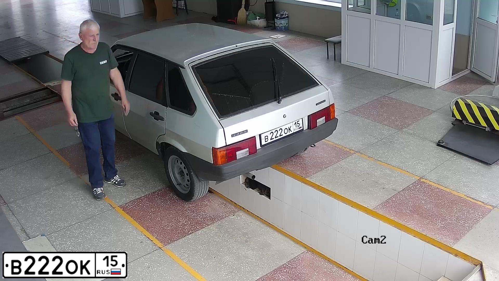 Фото автомобиля LADA 2109 SAMARA, 2005 — госномер В222ОК15. Цвет: СЕРЕБРИСТО-БЕЖЕВЫЙ