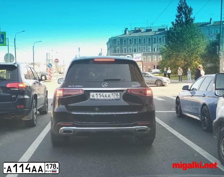 Фото автомобиля MERCEDES GLS-KLASSE, 2020 — госномер А114АА178. Цвет: ЧЕРНЫЙ